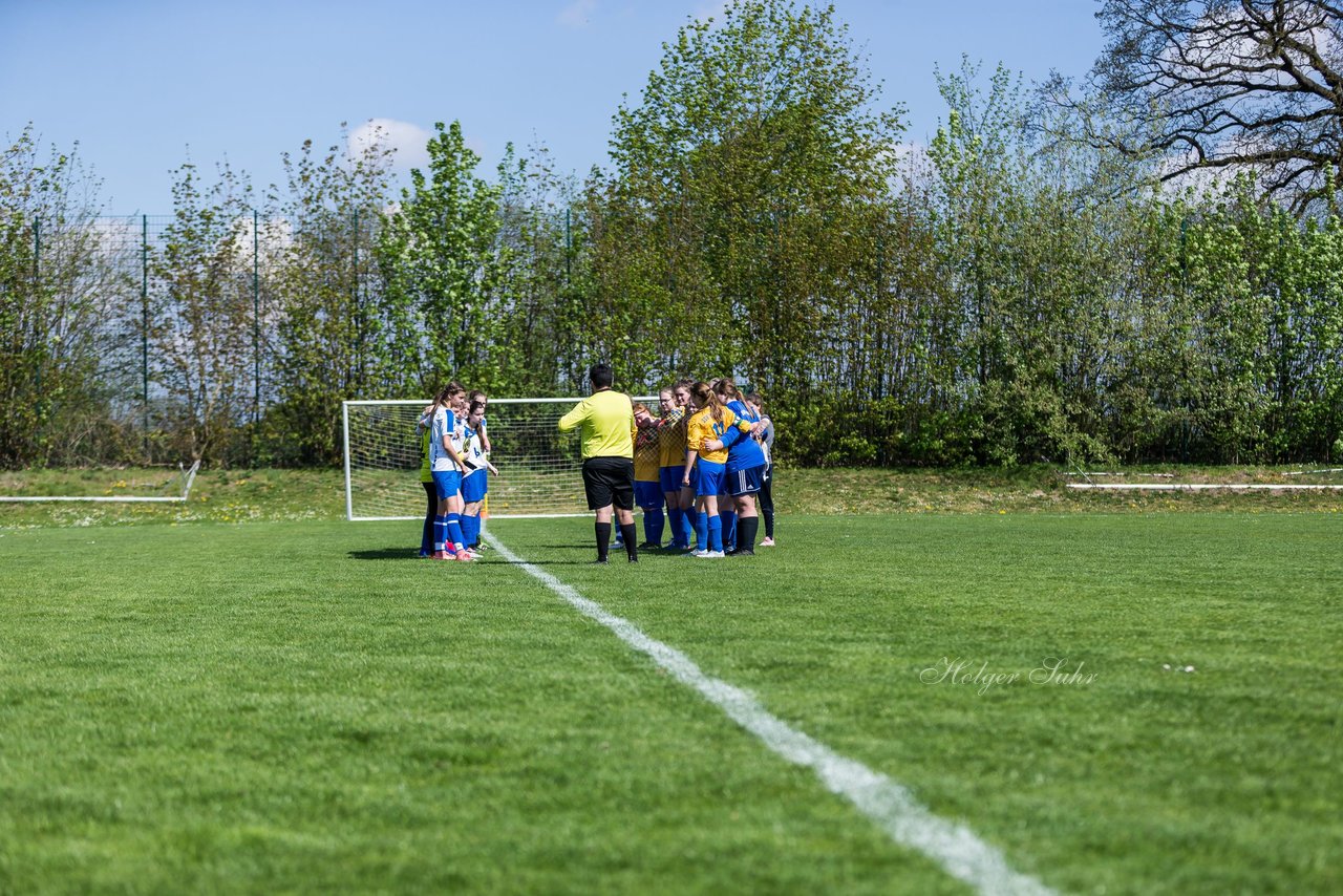 Bild 363 - B-Juniorinnen Bramstedter TS - SSV Hennstedt : Ergebnis: 3:7